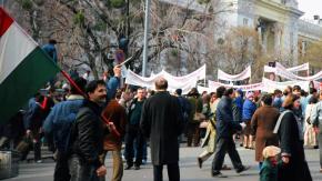 What causes populism